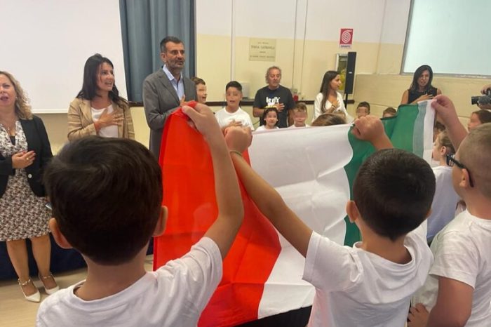 Avvio anno scolastico a Bari, gli auguri del sindaco Antonio Decaro