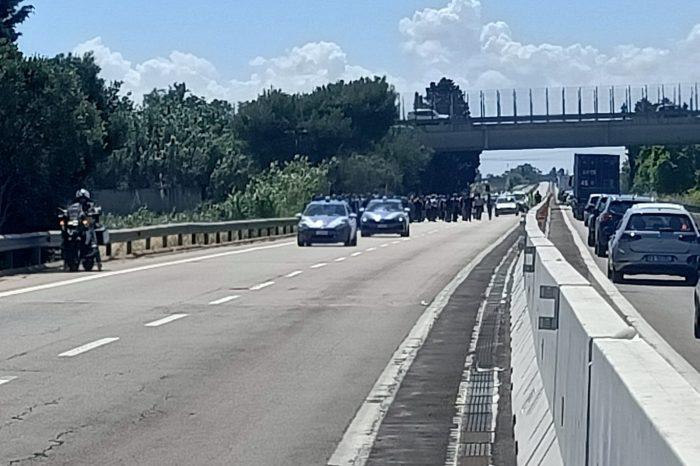 I lavoratori della Centrale Enel "Federico II" di Cerano in presidio di protesta occupano la superstrada fra Brindisi e Lecce