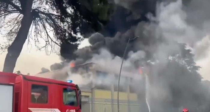 Taranto: incendio nell'Istituto Vico-De Carolis