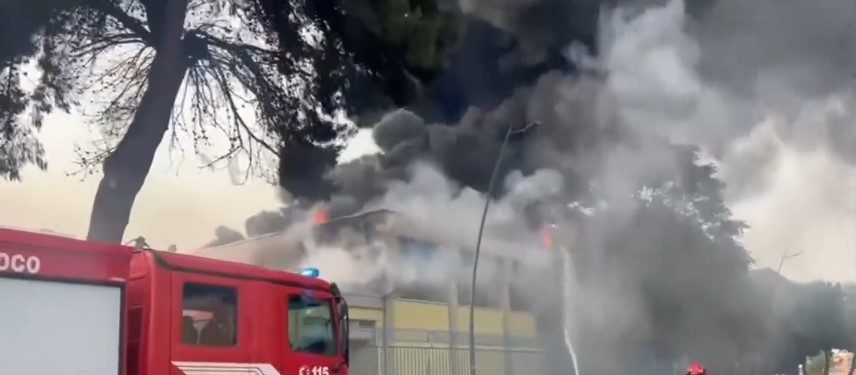 Taranto incendio istituto