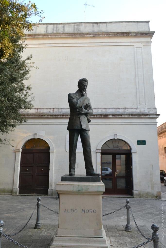 Statua a Maglie di Aldo Moro