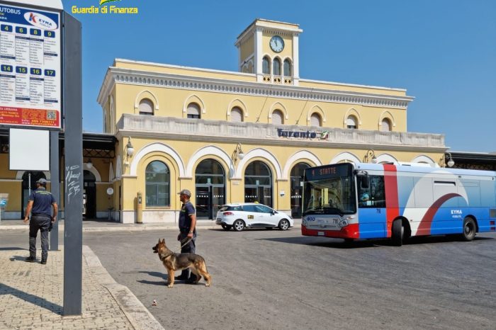 Taranto, maxi sequestro di droga: 13 indagati