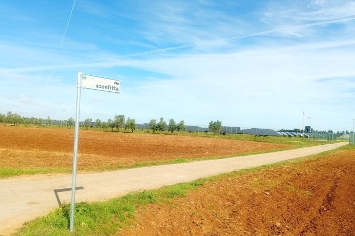 Curiosità toponomastiche: via Sconfitta, la strada che si perde in un campo di pannelli solari