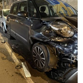 Tampona dieci auto a Taranto: il conducente colto da malore