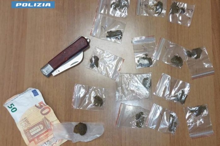 Gallipoli, 16enne in possesso di hashish e coltello arrestato